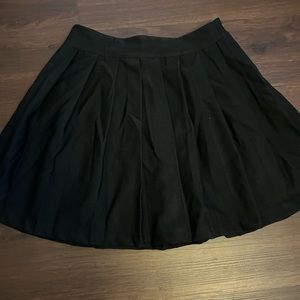 Black Zipper Pleated Skirt